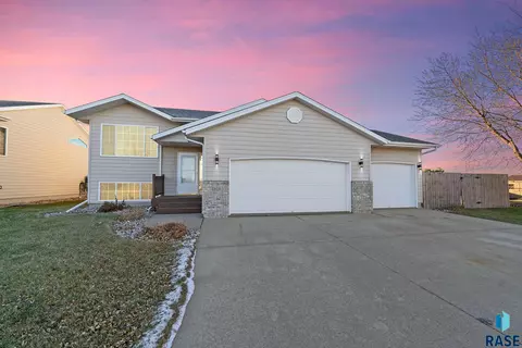 4929 S Emma Ln, Sioux Falls, SD 57106