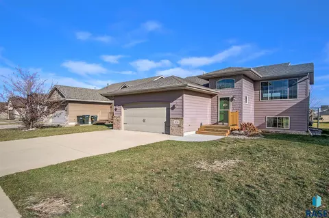 4716 S Wassom Ave, Sioux Falls, SD 57106