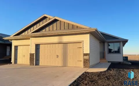 2709 S Lana Dr, Sioux Falls, SD 57106