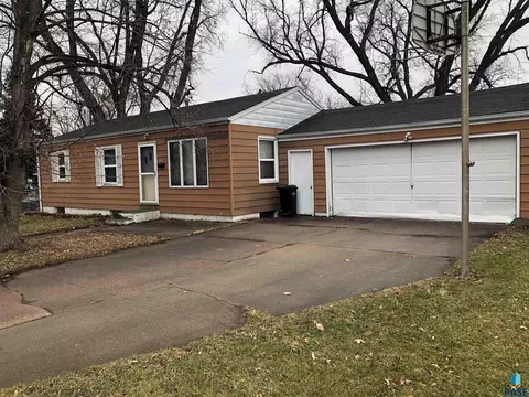 3109 E 22nd St, Sioux Falls, SD 57103 photo 1