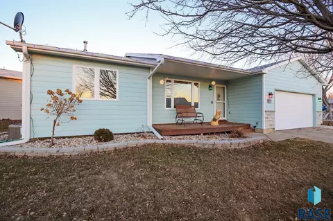6040 W Jordan Ct, Sioux Falls, SD 57106