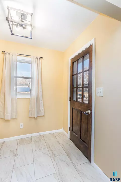 1711 E 11th St, Sioux Falls, SD 57103 photo 8