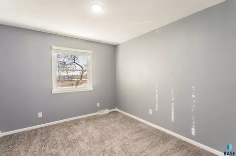 1711 E 11th St, Sioux Falls, SD 57103 photo 10