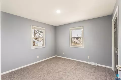 1711 E 11th St, Sioux Falls, SD 57103 photo 9
