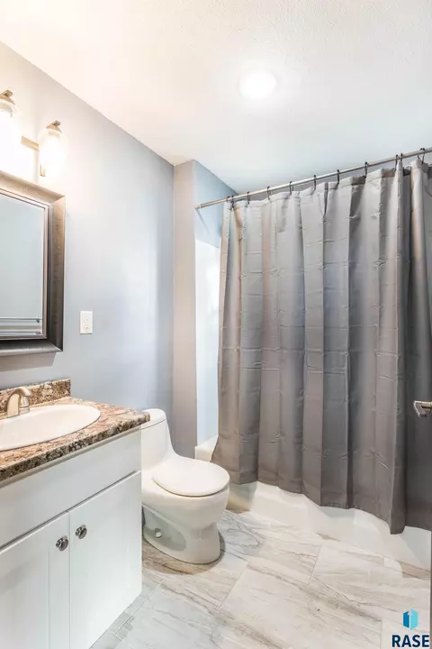 1711 E 11th St, Sioux Falls, SD 57103 photo 12