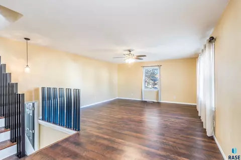 1711 E 11th St, Sioux Falls, SD 57103 photo 4