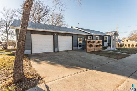 1711 E 11th St, Sioux Falls, SD 57103 photo 2