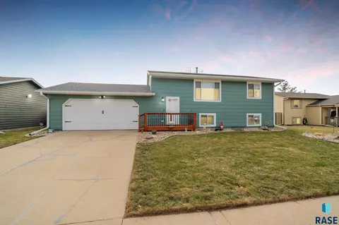 5515 W Dardanella Rd, Sioux Falls, SD 57106