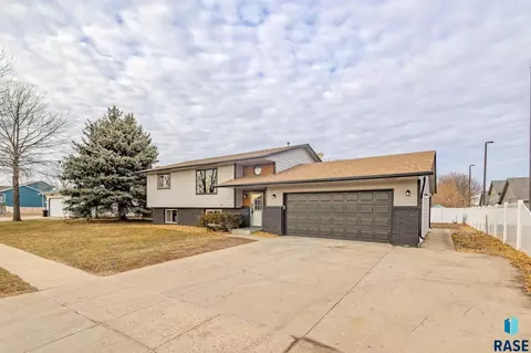 5400 W Dardanella Rd, Sioux Falls, SD 57106