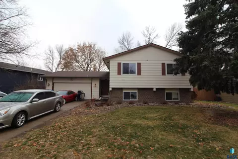 3909 36th St, Sioux Falls, SD 57103 photo 1