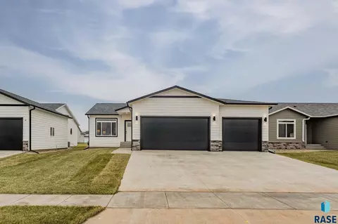 5405 E Lumin St, Sioux Falls, SD 57108 photo 1