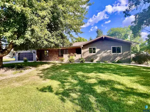 1000 Circle Dr, Mitchell, SD 57301 photo 1