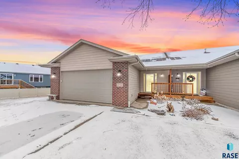 6710 Saint Orrie Cir, Sioux Falls, SD 57106