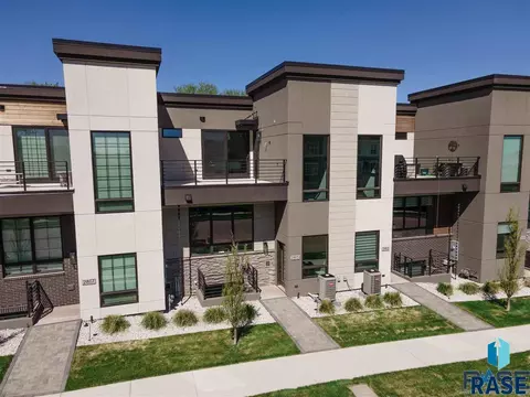 2805 S Terry Ave, Sioux Falls, SD 57106