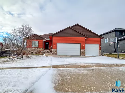 1303 Oak Creek Rd, Dell Rapids, SD 57022 photo 1