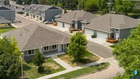 4513 E 15th St, Sioux Falls, SD 57110 photo 2