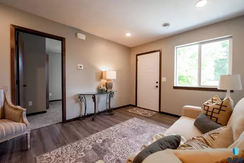 4513 E 15th St, Sioux Falls, SD 57110 photo 5
