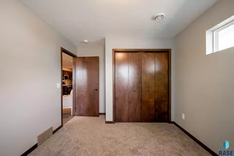 4513 E 15th St, Sioux Falls, SD 57110 photo 7
