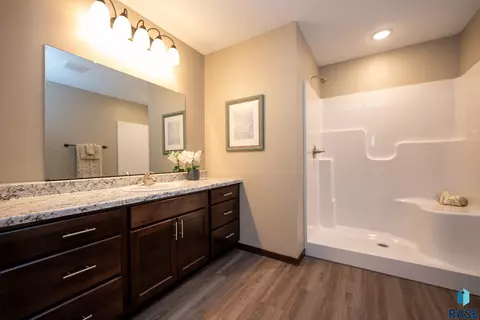 4513 E 15th St, Sioux Falls, SD 57110 photo 11