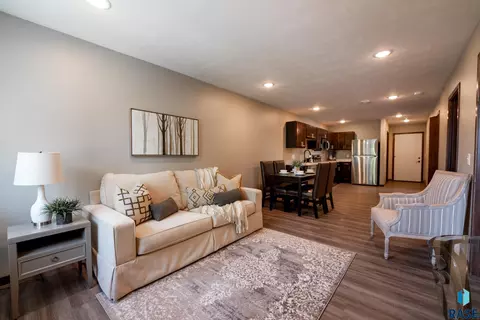 4513 E 15th St, Sioux Falls, SD 57110 photo 3