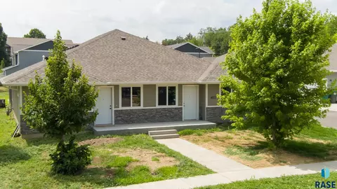 4513 E 15th St, Sioux Falls, SD 57110 photo 1