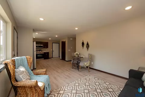 Living - 410 S Lewis Ave, Sioux Falls, SD 57103 photo 5 of 5