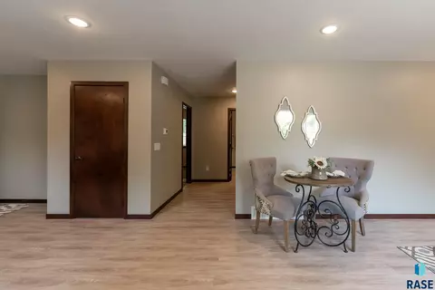 Dining - 410 S Lewis Ave, Sioux Falls, SD 57103 photo 1 of 2