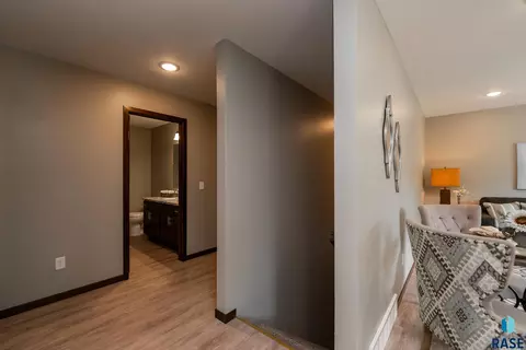Entry Way - 410 S Lewis Ave, Sioux Falls, SD 57103 photo 1 of 1
