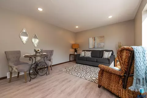 Living - 410 S Lewis Ave, Sioux Falls, SD 57103 photo 2 of 5