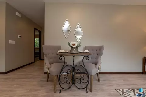 Dining - 410 S Lewis Ave, Sioux Falls, SD 57103 photo 2 of 2