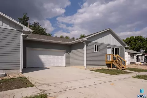 Exterior - 410 S Lewis Ave, Sioux Falls, SD 57103 photo 1 of 4