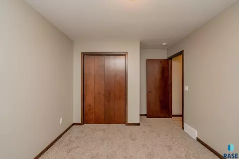 Bedroom - 410 S Lewis Ave, Sioux Falls, SD 57103 photo 6 of 6