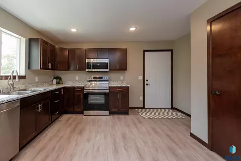 Kitchen - 410 S Lewis Ave, Sioux Falls, SD 57103 photo 2 of 6