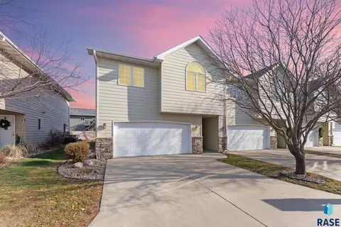 322 S Spring Pl, Brandon, SD 57005 photo 1