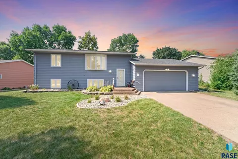 6009 W Cheyenne Dr, Sioux Falls, SD 57106