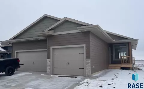 2713 S Lana Dr, Sioux Falls, SD 57106