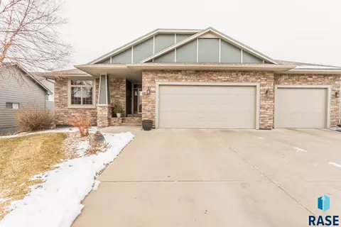1512 S Kinderhook Ave, Sioux Falls, SD 57106