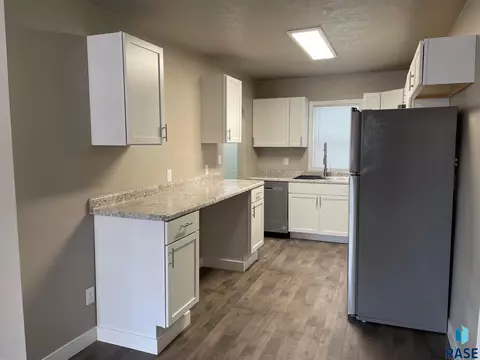 704 W 28th St, Sioux Falls, SD 57105 photo 11