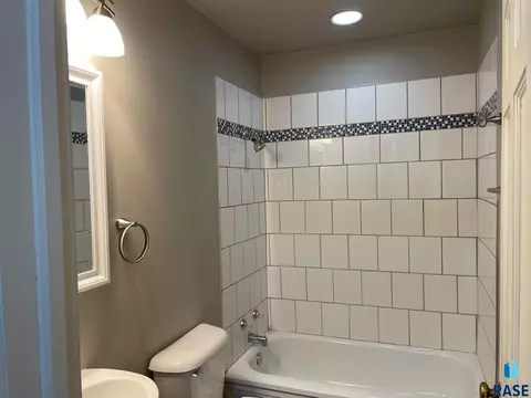 704 W 28th St, Sioux Falls, SD 57105 photo 15
