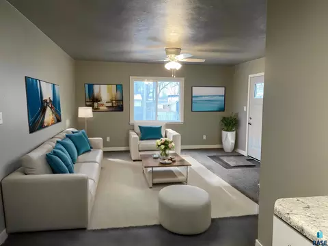 704 W 28th St, Sioux Falls, SD 57105 photo 4