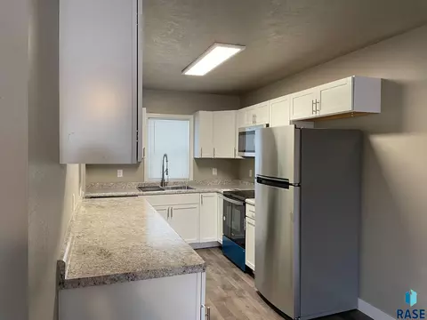 704 W 28th St, Sioux Falls, SD 57105 photo 12