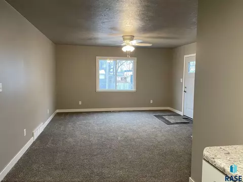 704 W 28th St, Sioux Falls, SD 57105 photo 13