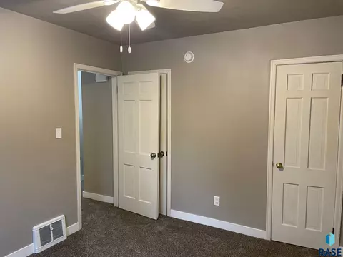704 W 28th St, Sioux Falls, SD 57105 photo 17