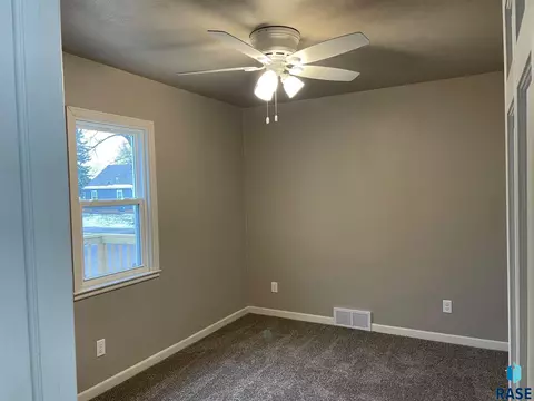 704 W 28th St, Sioux Falls, SD 57105 photo 18