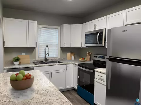 704 W 28th St, Sioux Falls, SD 57105 photo 2