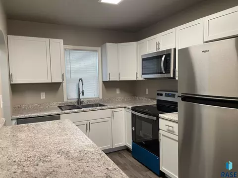 704 W 28th St, Sioux Falls, SD 57105 photo 10