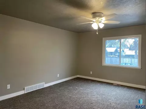 704 W 28th St, Sioux Falls, SD 57105 photo 14