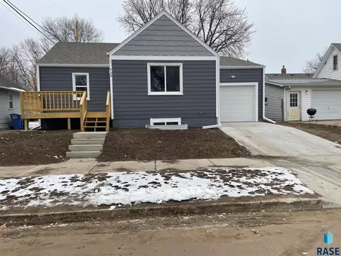 704 W 28th St, Sioux Falls, SD 57105 photo 1