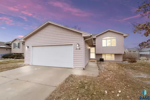 6408 W 67th St, Sioux Falls, SD 57106