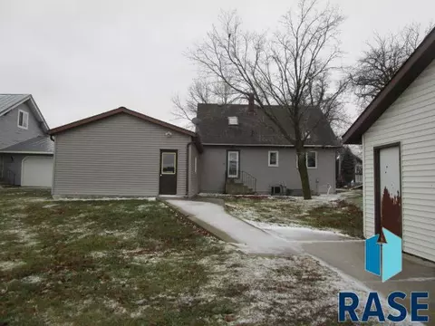 112 E Oak St, Tyler, MN 56178 photo 2